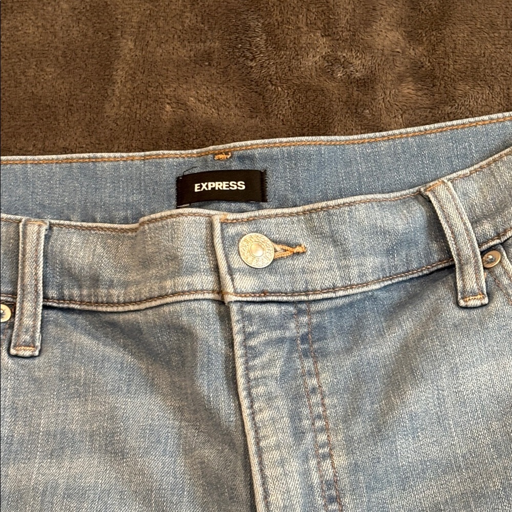 Express Mid Rise Denim Shorts - Picture 2 of 4